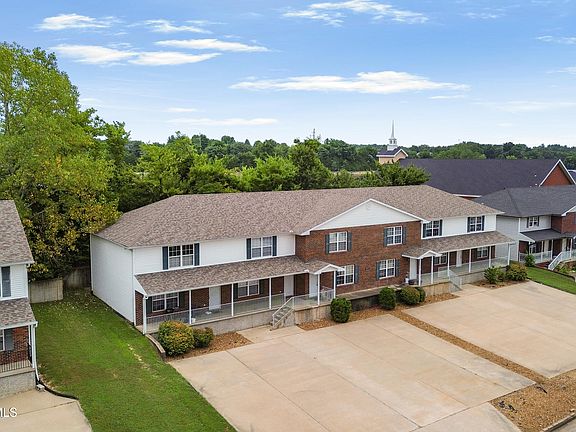 3rd image of 411 Kensington Park