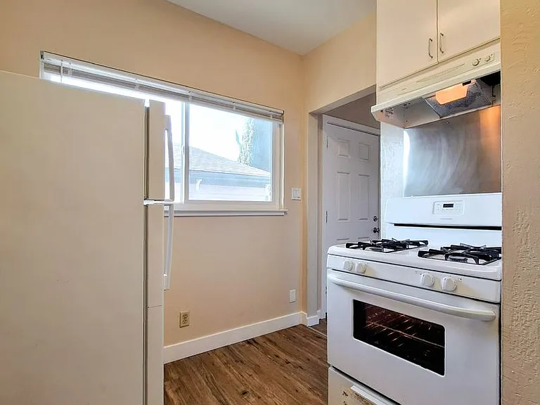 42 S 8th St #6 — Photo 3