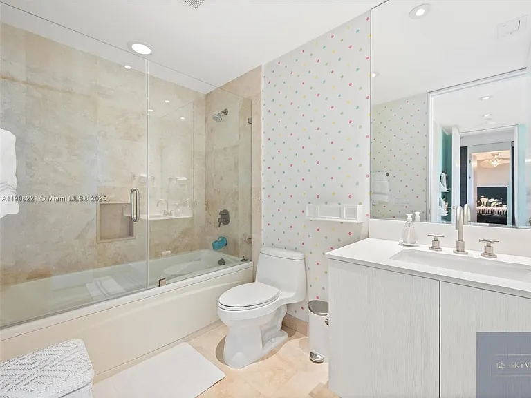 5142 Fisher Island Dr #5142 — Photo 30