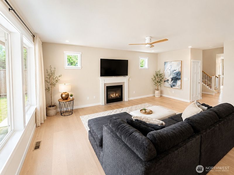 5th image of 2925 75th Avenue SW