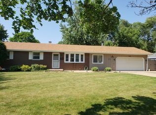 646 Pleasant Dr, South Elgin, IL 60177