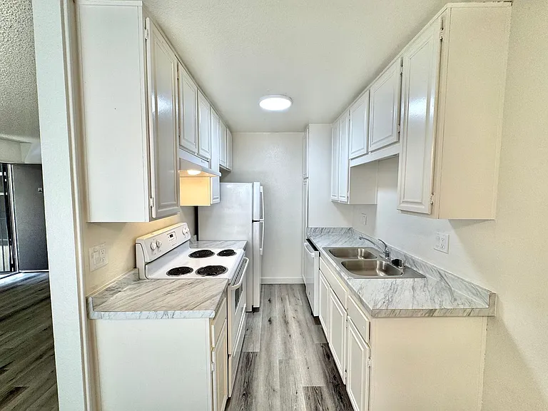 4546 Norwood Street — Photo 7