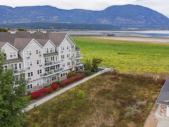 4th image of 721 Harbourfront Dr NE