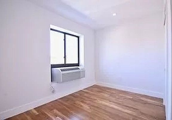 4th image of 224 Vernon Ave #4
