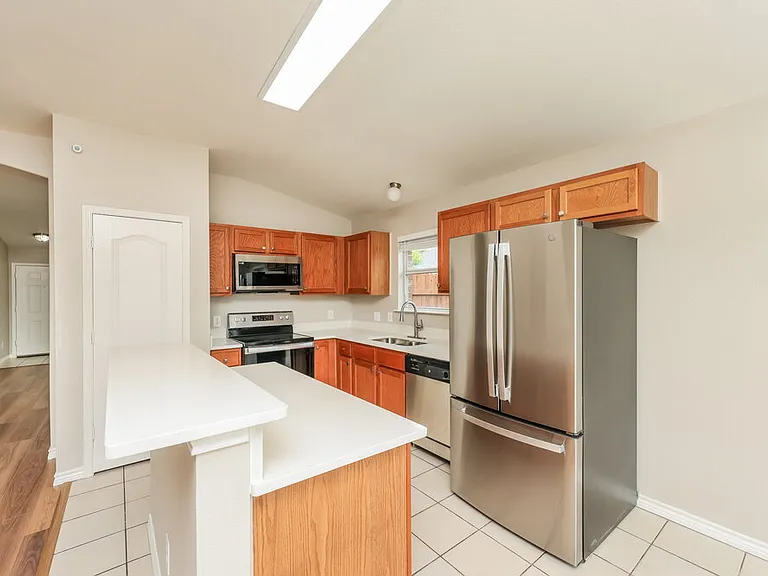 2114 Rose May Dr — Photo 7
