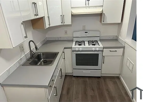 2 bed, 850 sqft, $2,600 — Photo 2