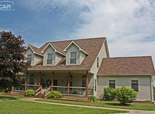 929 Birchwood Dr, Flushing, MI 48433