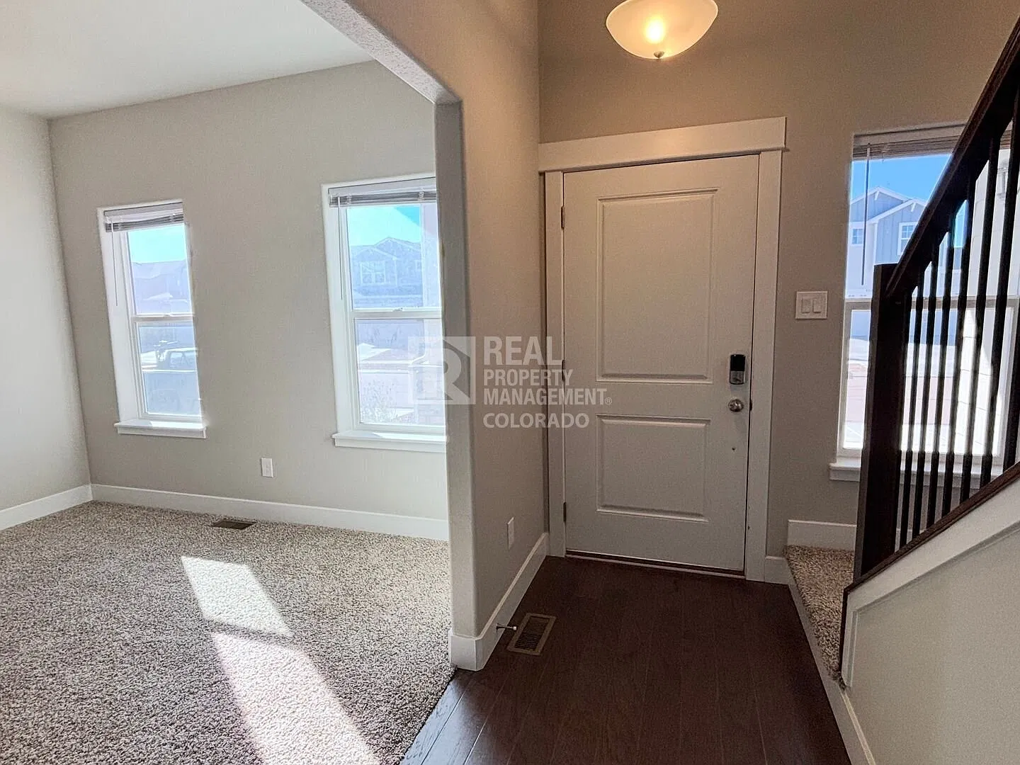 Spacious 4BR Home with 3-Car Garage, Solar Panels & Central AC — Photo 3