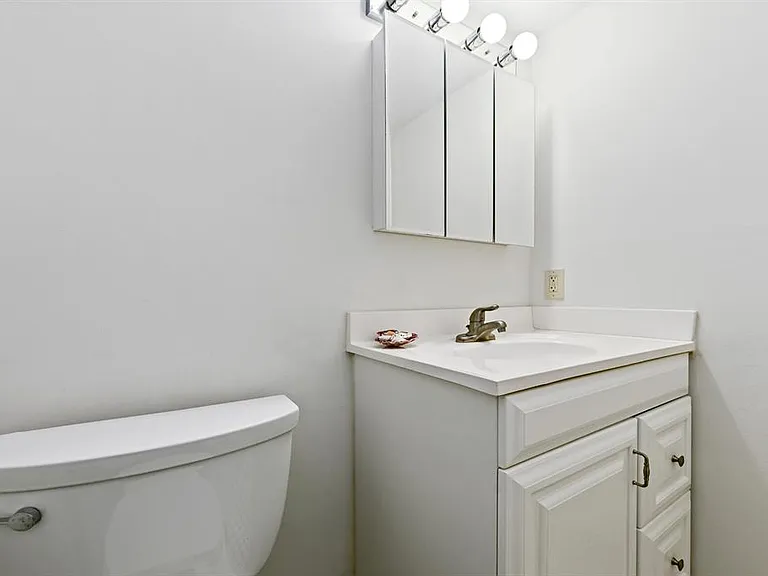 37 Cambridge Rd E #B — Photo 9