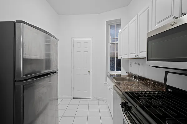 Rented by Douglas Elliman | media 16