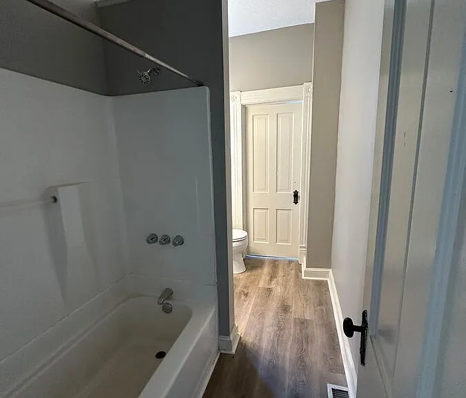 902 Powell St — Photo 24