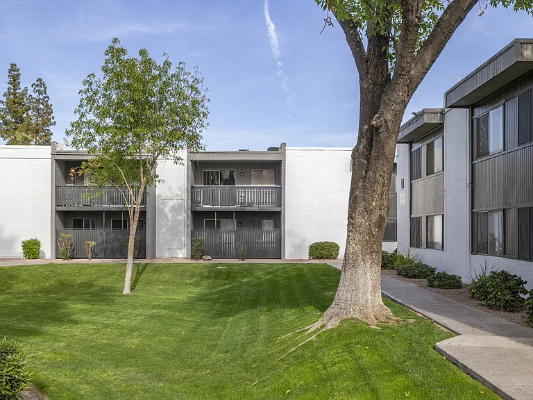Emerald Apartments — Photo 21