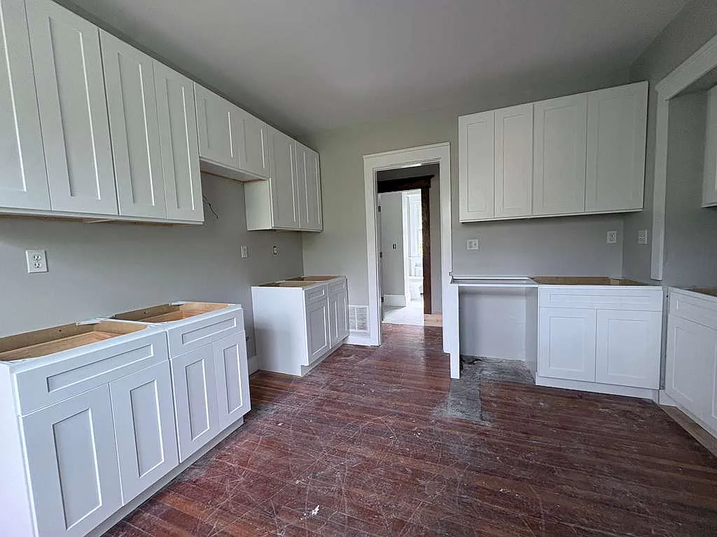 6 bed, $3,100 — Photo 3
