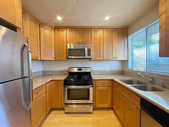 3rd image of 1233 N Harper Ave APT 4