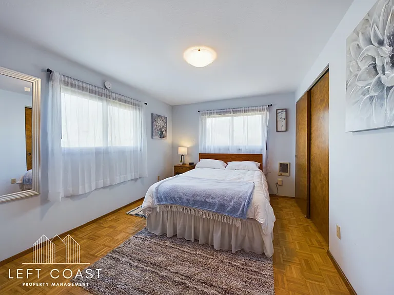 890 SW 7th St — Photo 40