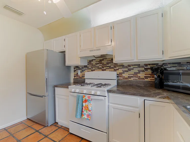 6130 Francis St — Photo 20
