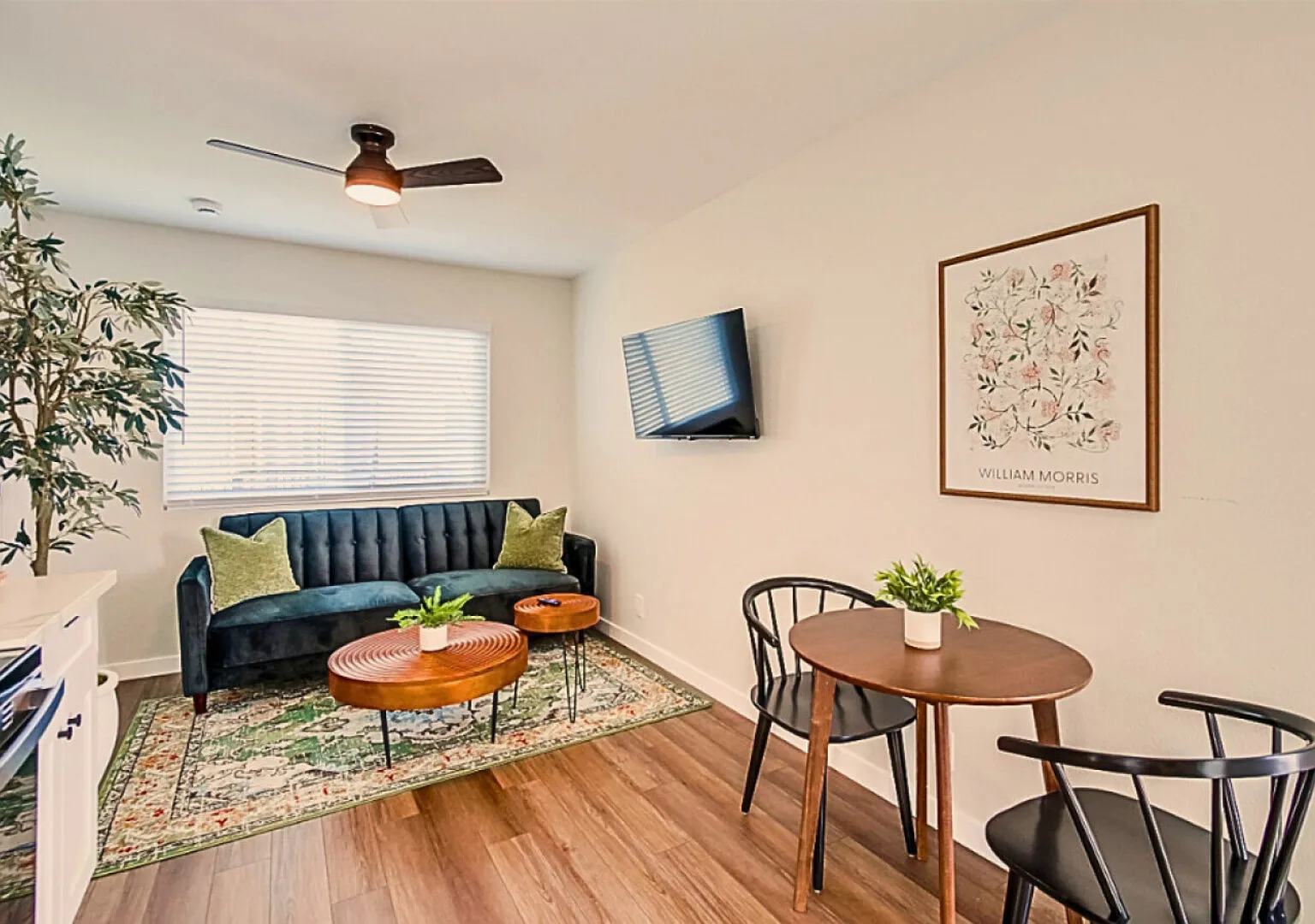 Stylish 1BR | Near Downtown Beaches North Park (8) — Photo 3