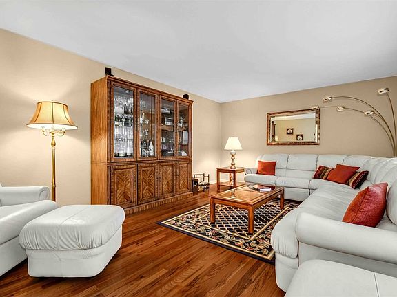 4th image of 5 Tideway Ln