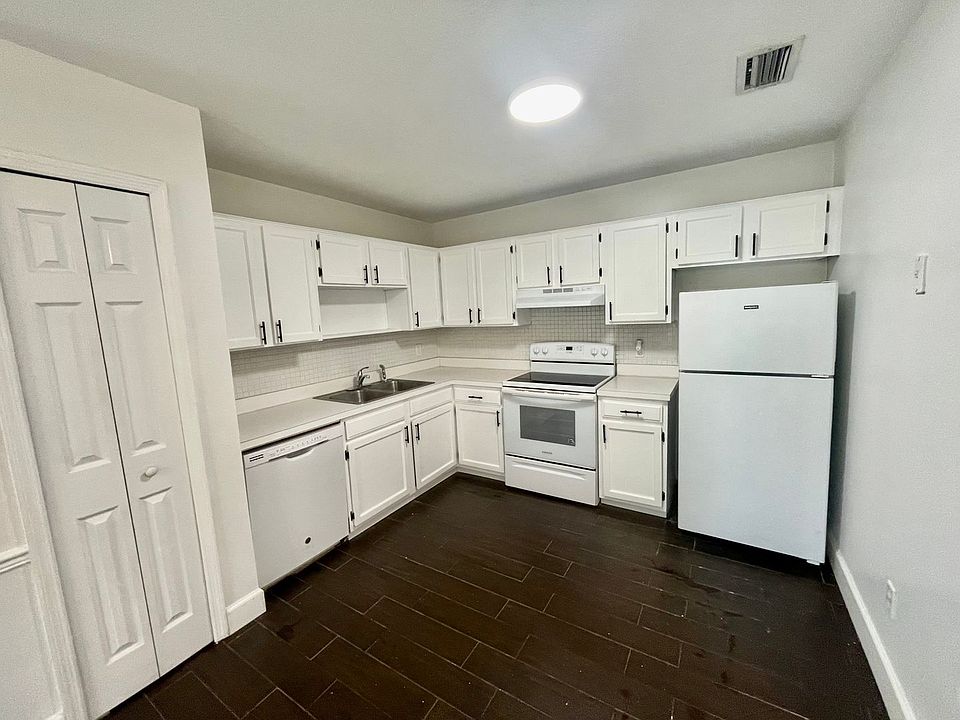 1st image of 4901 Dover Cir APT 2