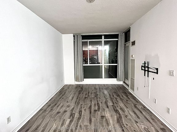 5th image of 225 Webb Dr #907