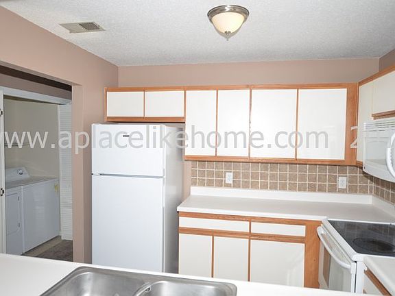 5th image of 8842 W 106th Ter