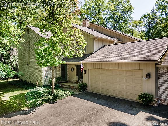 3rd image of 1361 Knollcrest Cir