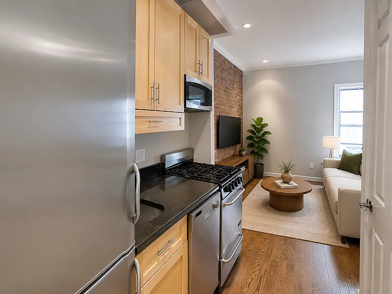 202 E 13th St #3B — Photo 1