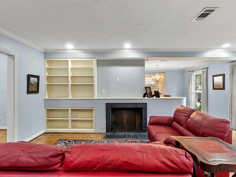 2337 Sheridan St — Photo 7