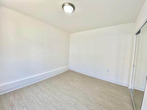 4th image of 1659.5 Oakdale Ave