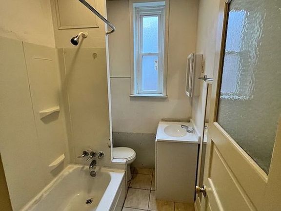 5th image of 3645 A Liermann Ave