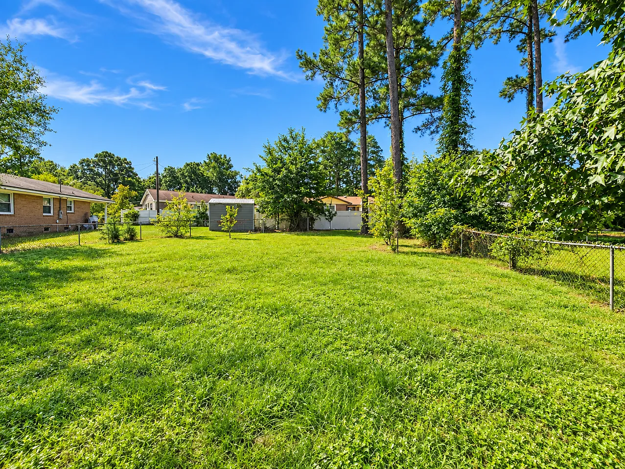 3 bed, 1.0 bath, 1050 sqft, $1,225 — Photo 3