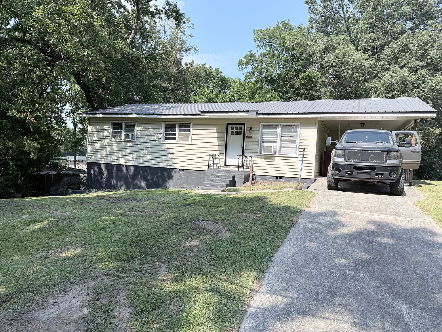 3 bed, 1008 sqft, $1,300 — Photo 1