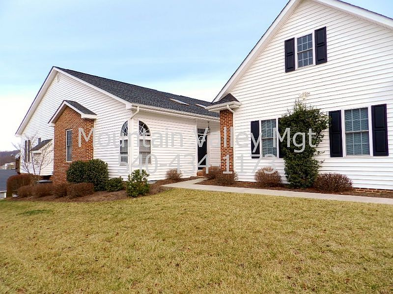 1st image of 391 Silver Oaks Dr