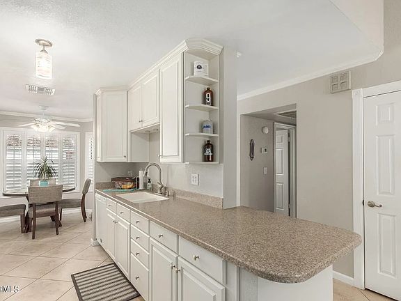 5th image of 121 E Campo Bello Dr