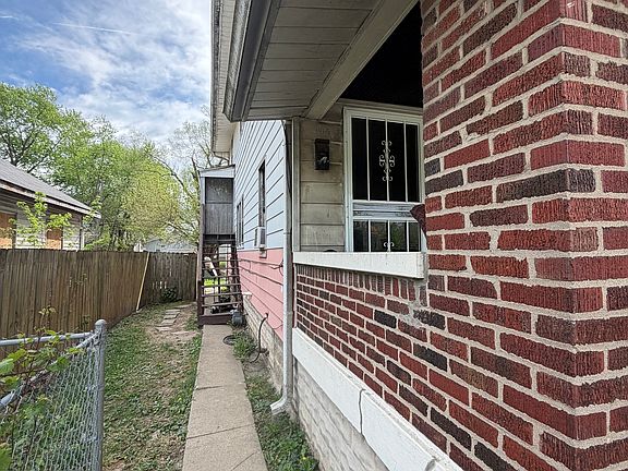 4th image of 939 N Sherman Dr