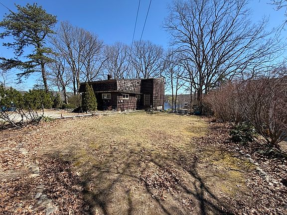 3rd image of 133 Lakeshore Dr