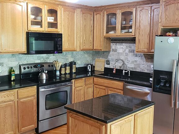 2nd image of 16622 Willow Glen Dr