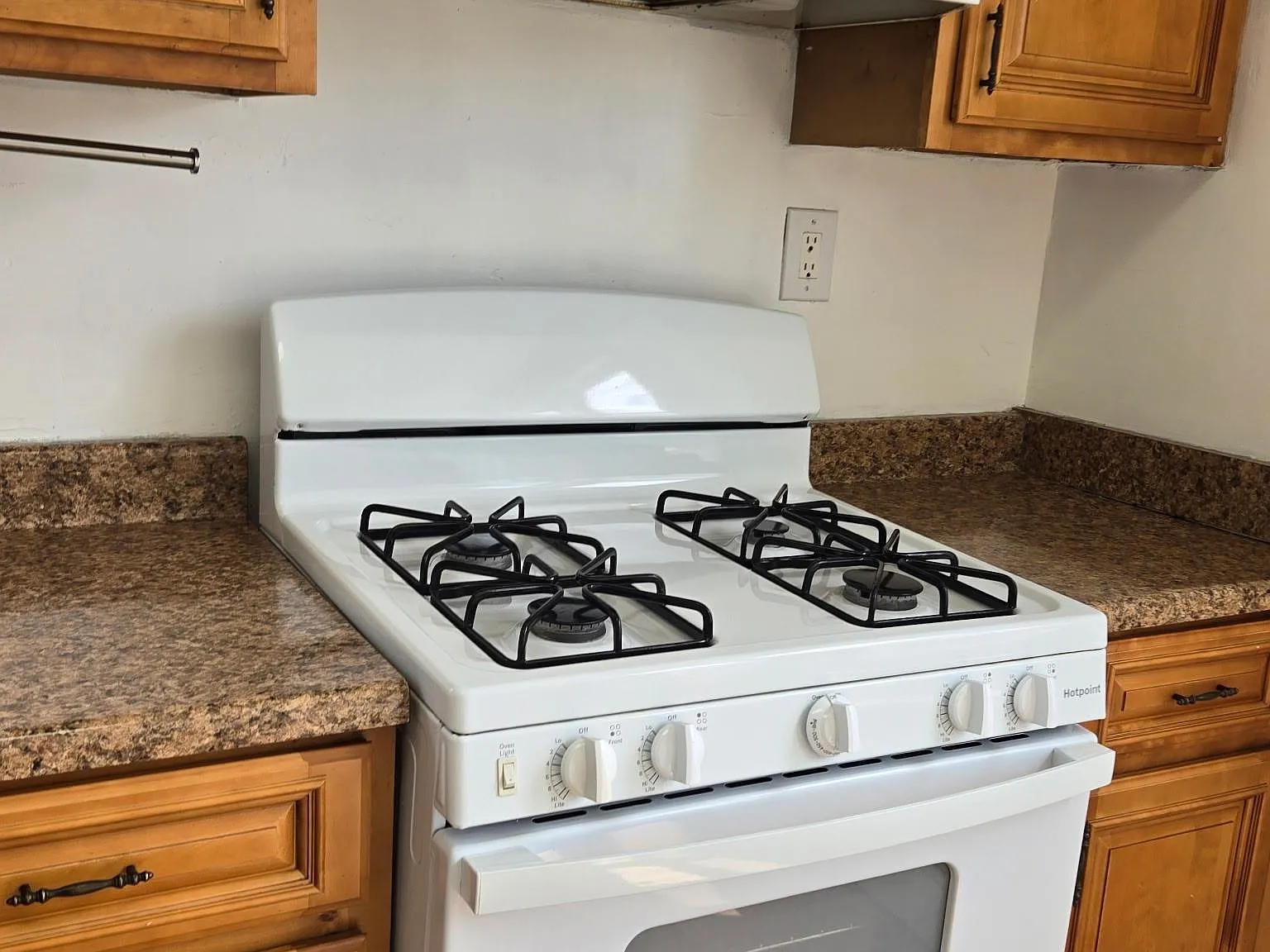 4 bed, 1.0 bath, $2,800 — Photo 4