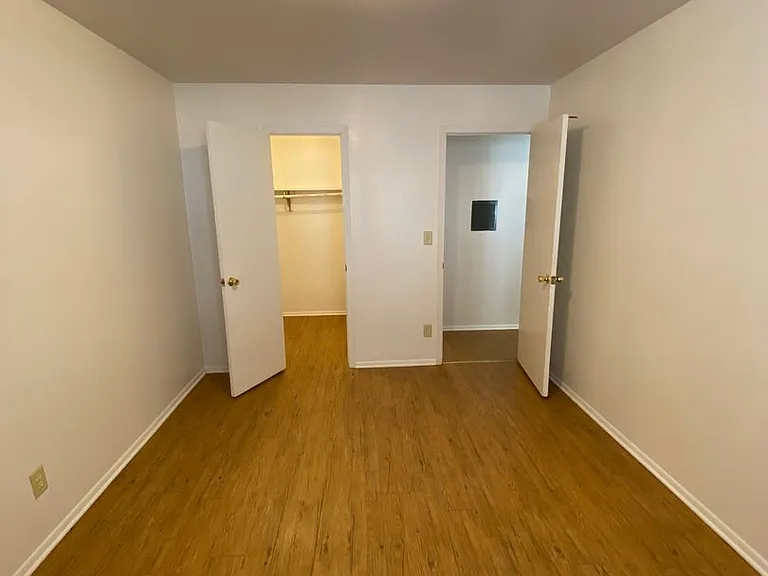 2400 Northwestern Ave — Photo 27