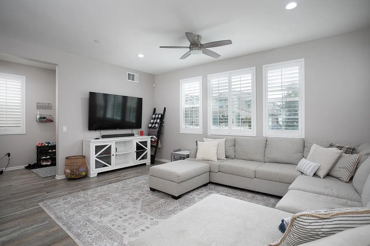 4 bed, 2323 sqft, $5,100 — Photo 4