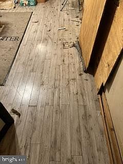 4th image of 27 W 3rd St