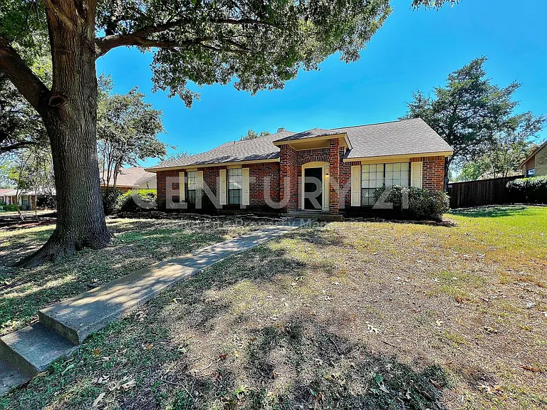 1028 Whitewater Trl — Photo 1