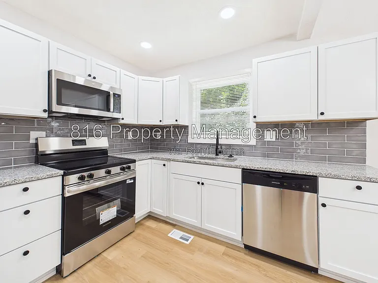 9524 Manning Ave #9520 — Photo 7