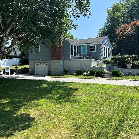16 Clearwater Rd — Photo 1