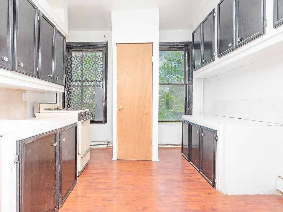 1st image of 577 Saint Johns Pl APT 3R