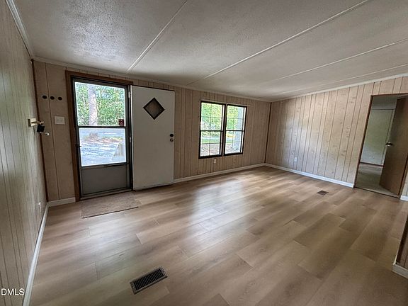 3rd image of 80 Spruce Ct