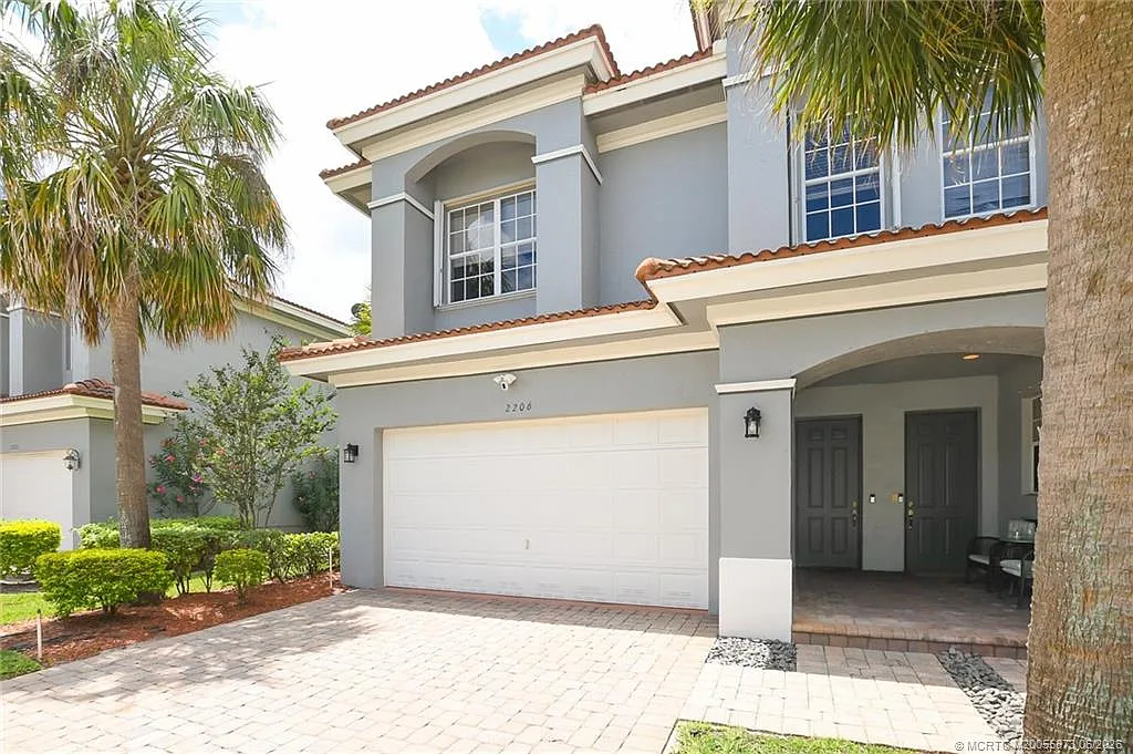 3 bed, 2.5 bath, 2123 sqft, $2,600 — Photo 1