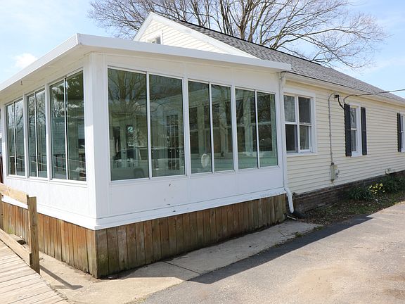 4th image of 2838 E High St
