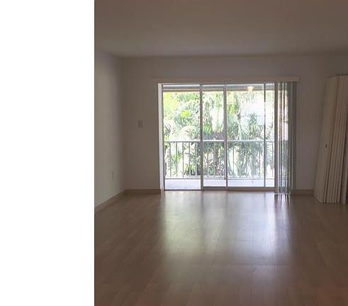 5th image of 2828 Jackson St APT L5