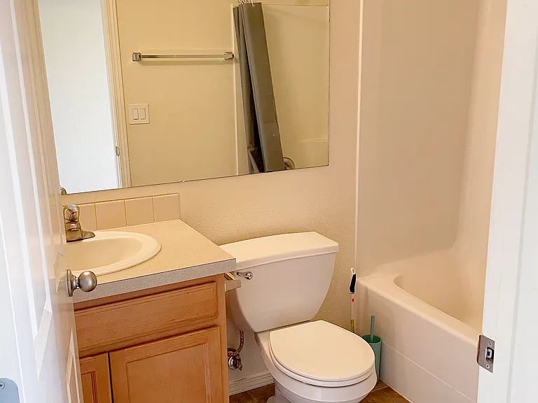 422 NE Maiden Ln #8 — Photo 13